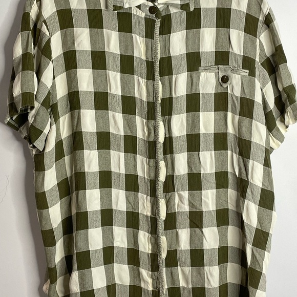 Wayne Diamond Designs Womens Size 1XL 100% Chiffon Green & Ivory Button Up - Picture 1 of 8
